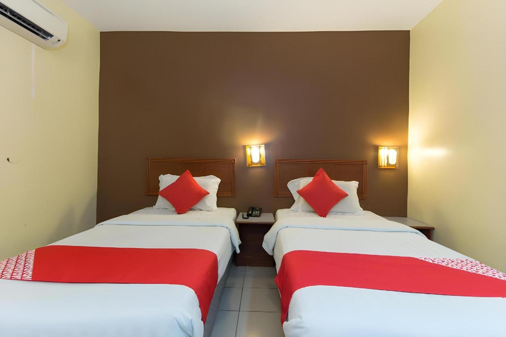 OYO 447 Comfort Hotel Meru Klang Eksteriør bilde