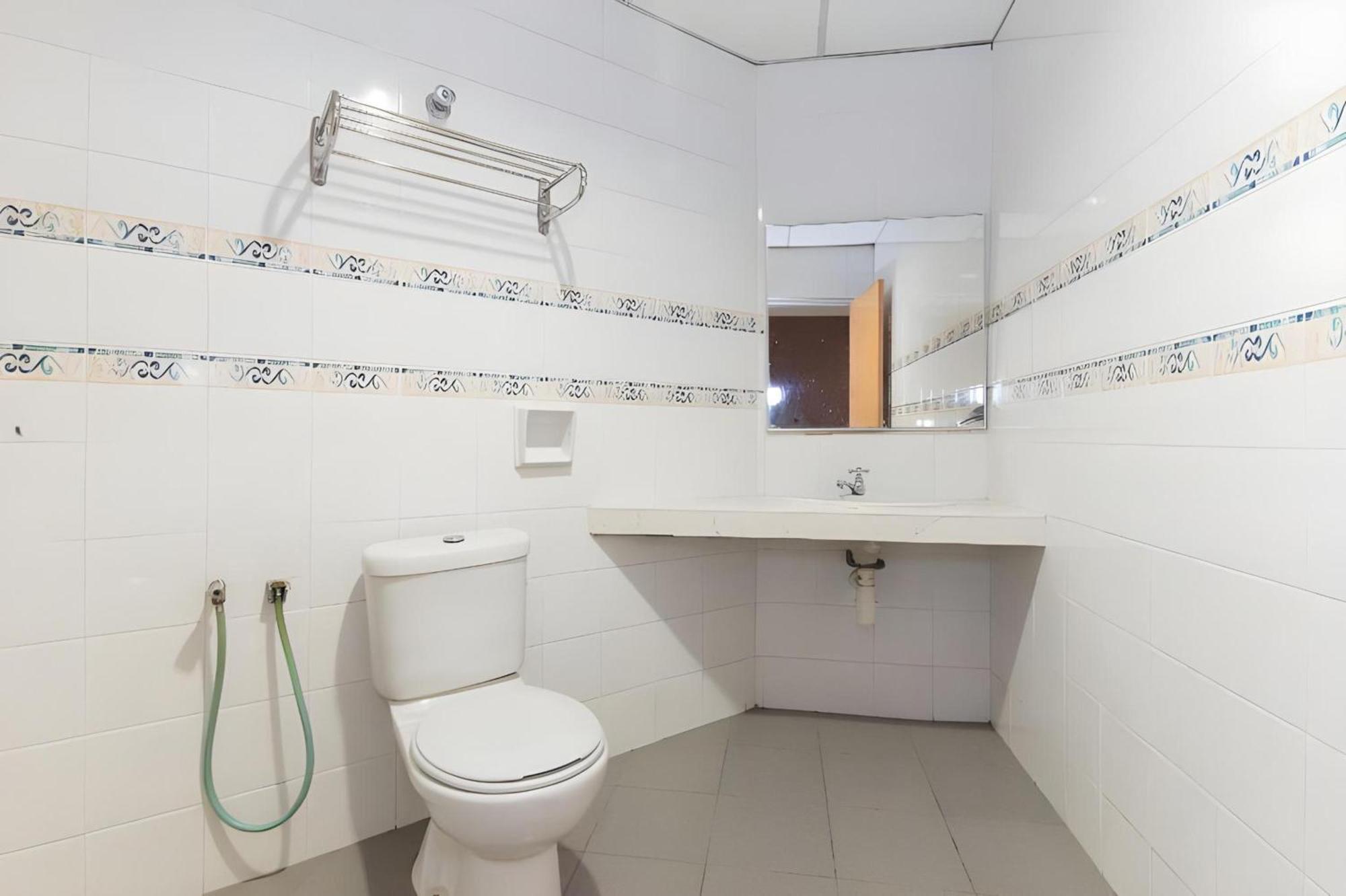 OYO 447 Comfort Hotel Meru Klang Eksteriør bilde