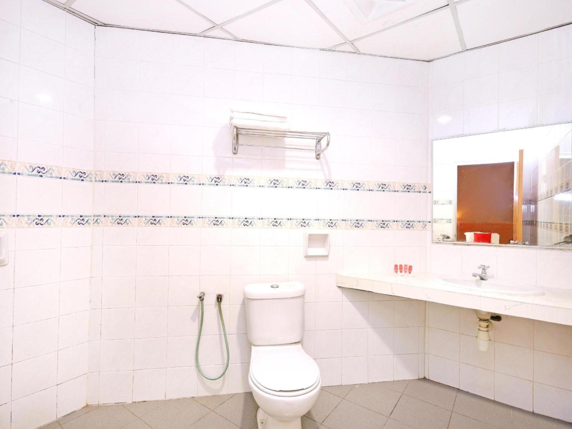 OYO 447 Comfort Hotel Meru Klang Eksteriør bilde