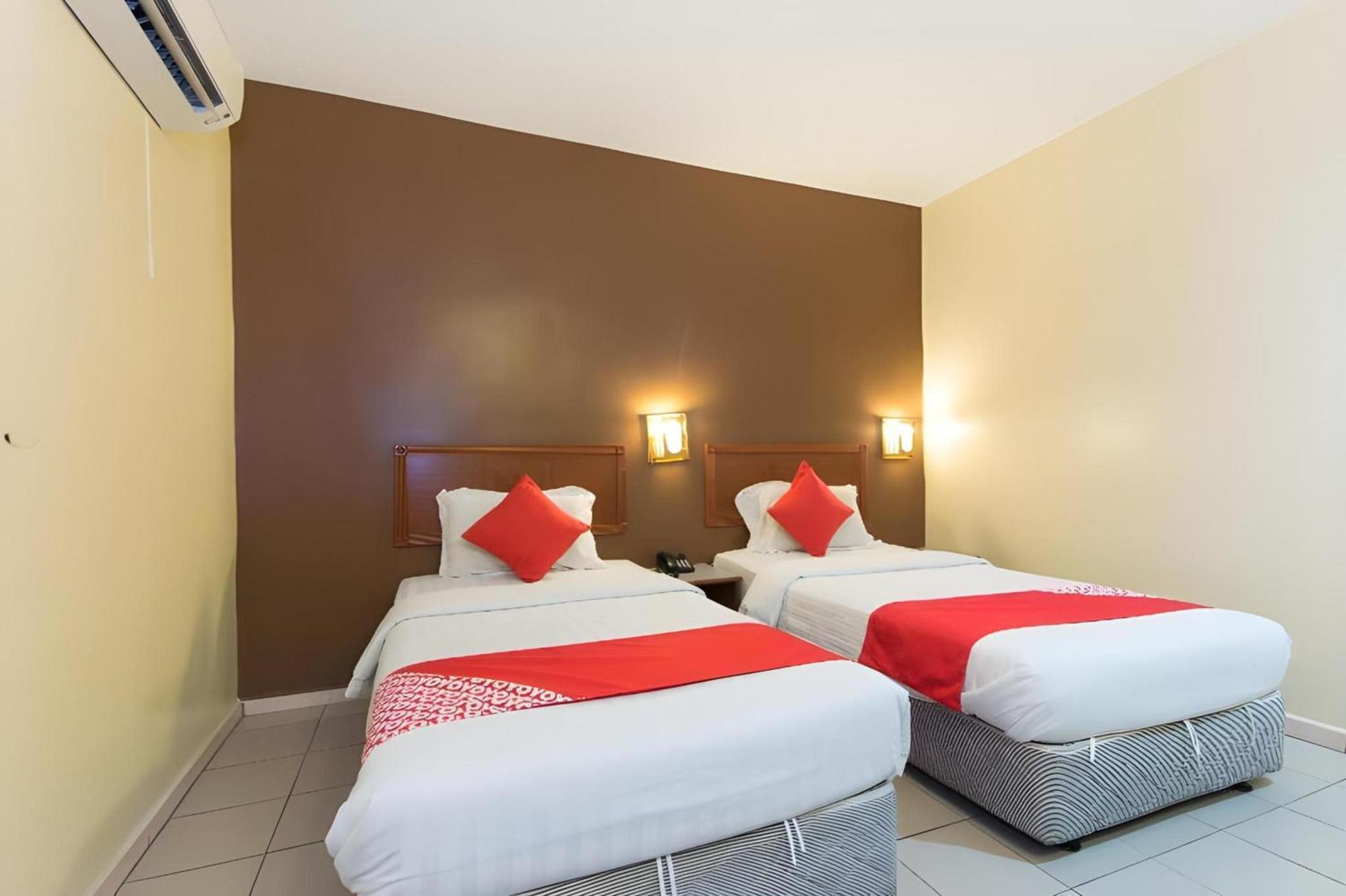 OYO 447 Comfort Hotel Meru Klang Eksteriør bilde