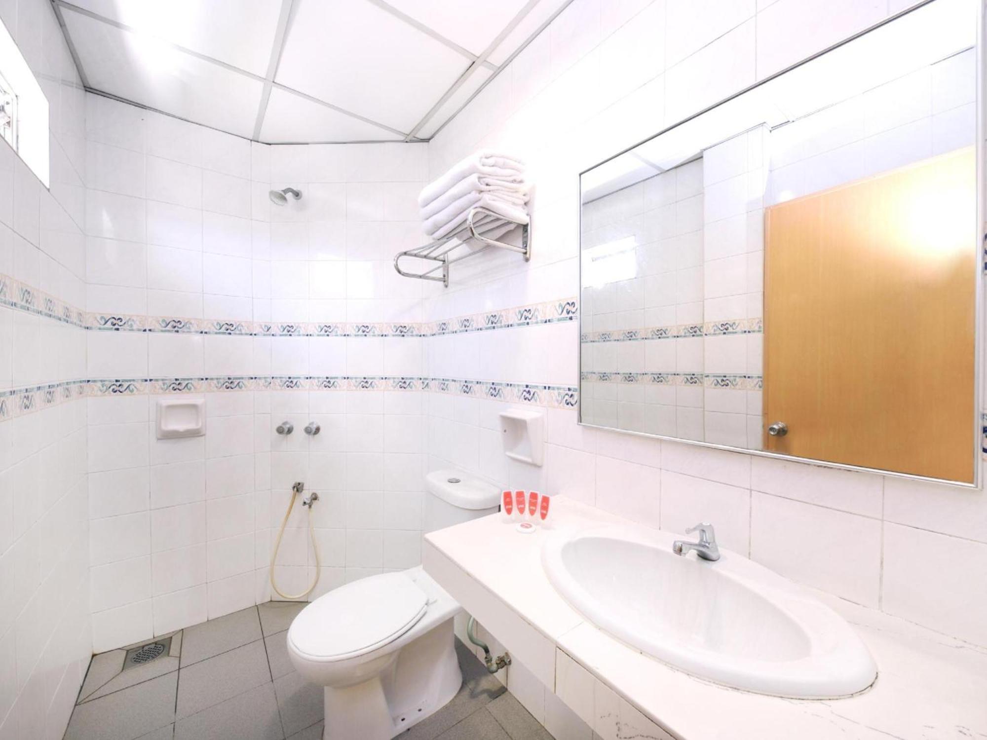 OYO 447 Comfort Hotel Meru Klang Eksteriør bilde