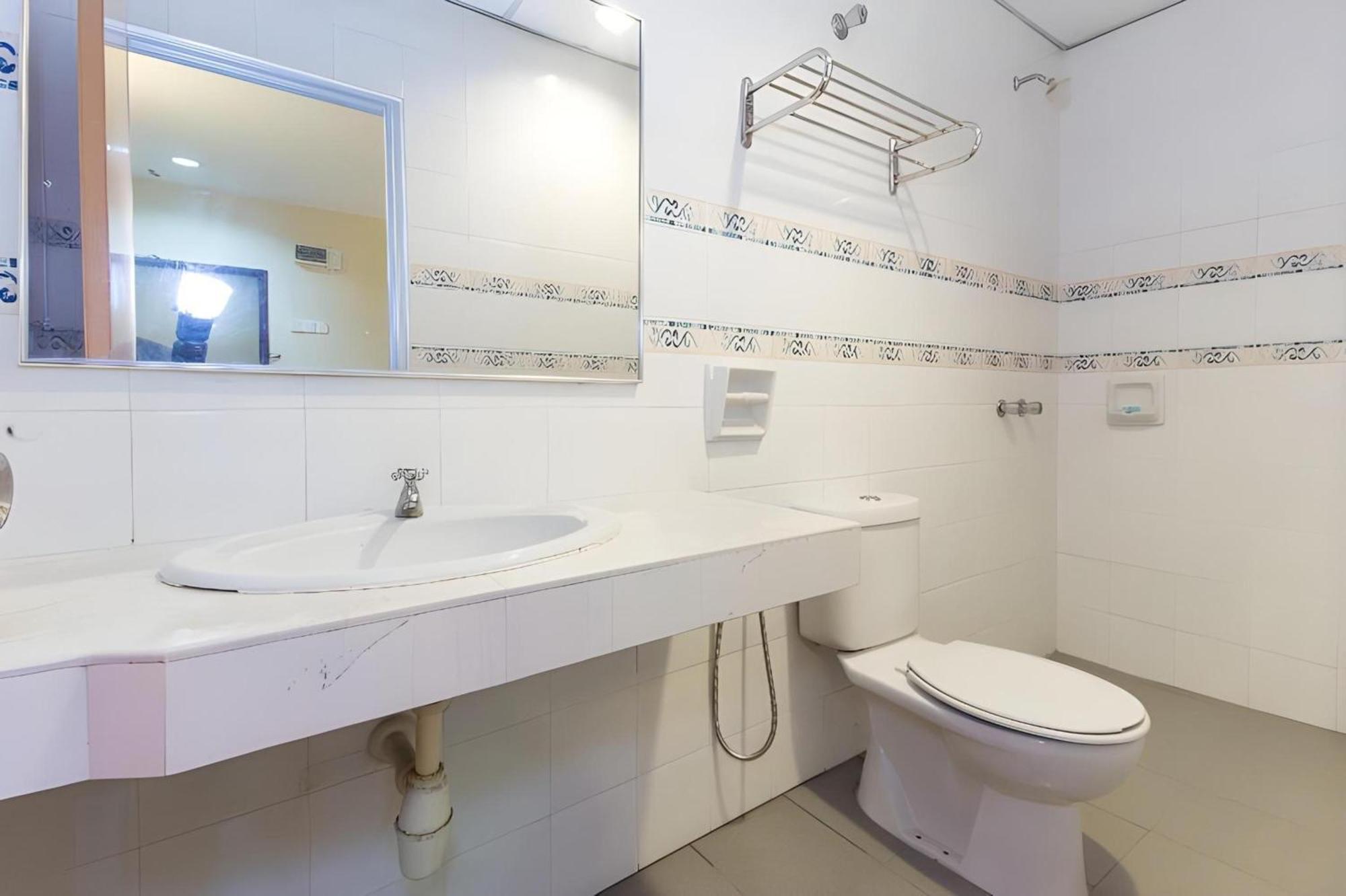 OYO 447 Comfort Hotel Meru Klang Eksteriør bilde