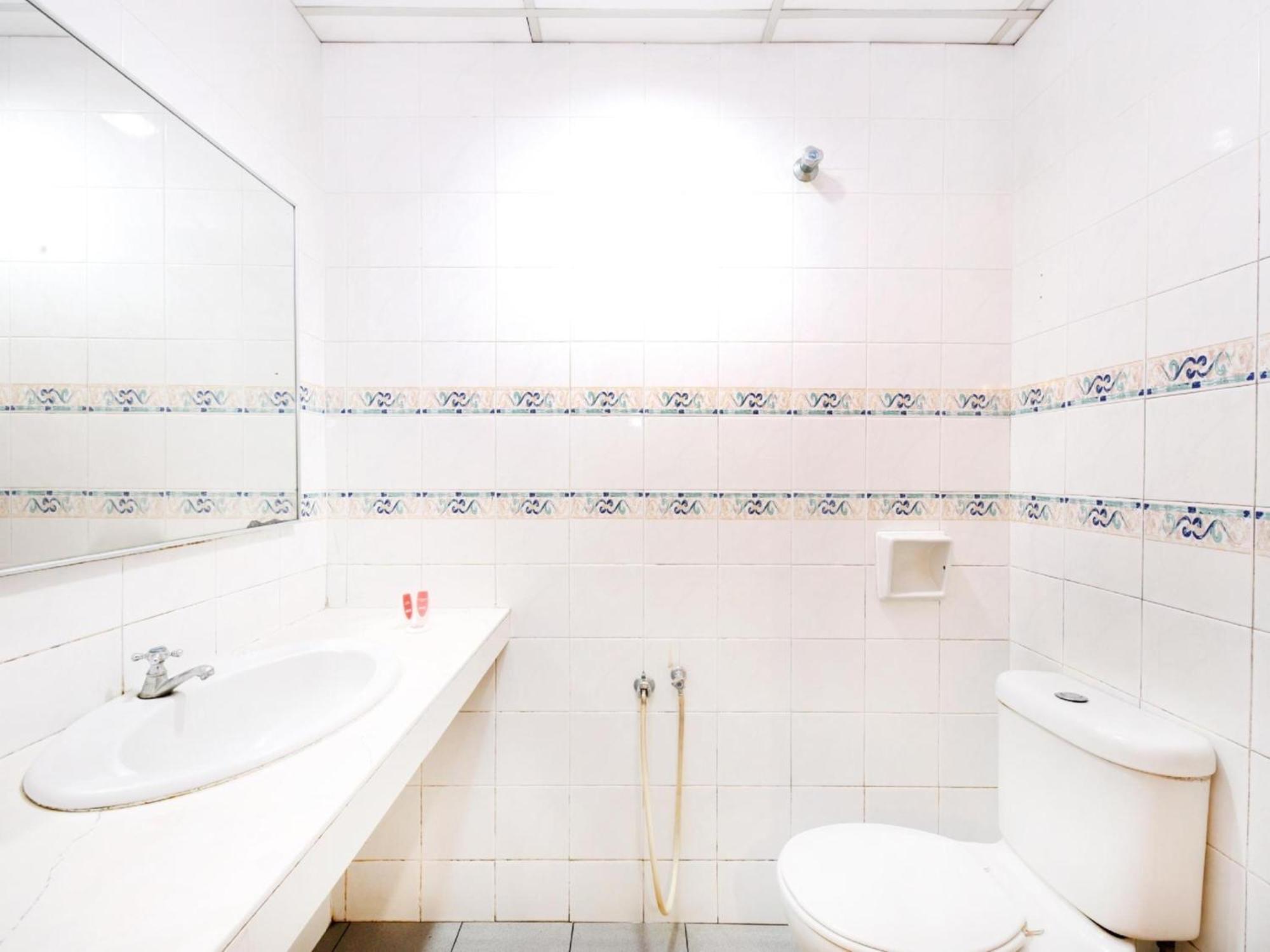 OYO 447 Comfort Hotel Meru Klang Eksteriør bilde