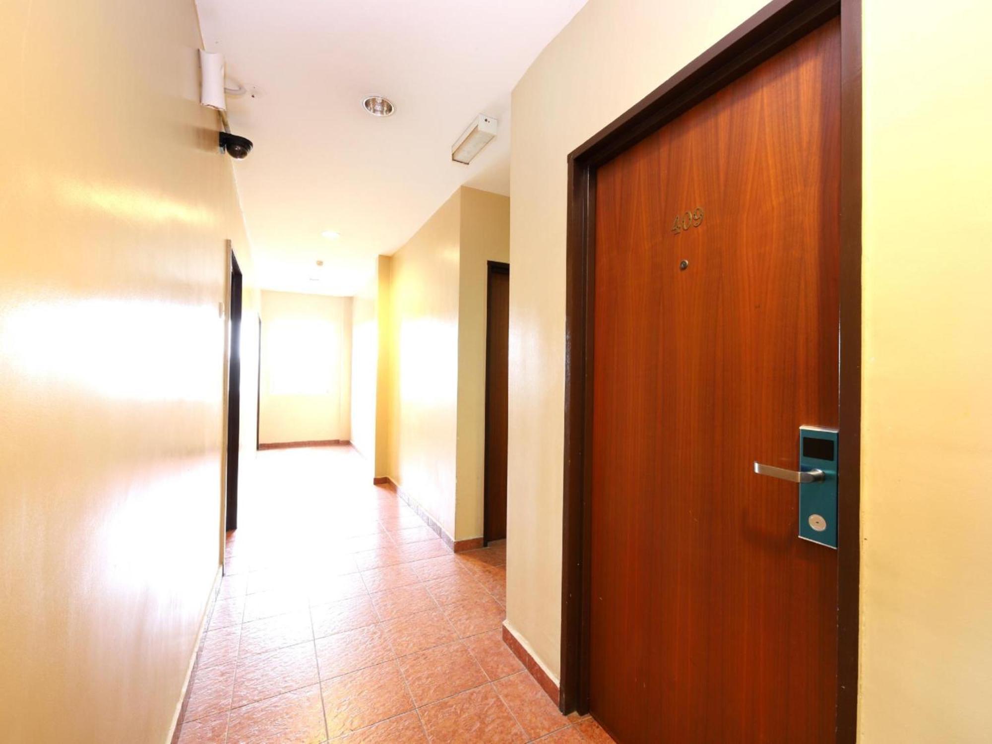 OYO 447 Comfort Hotel Meru Klang Eksteriør bilde