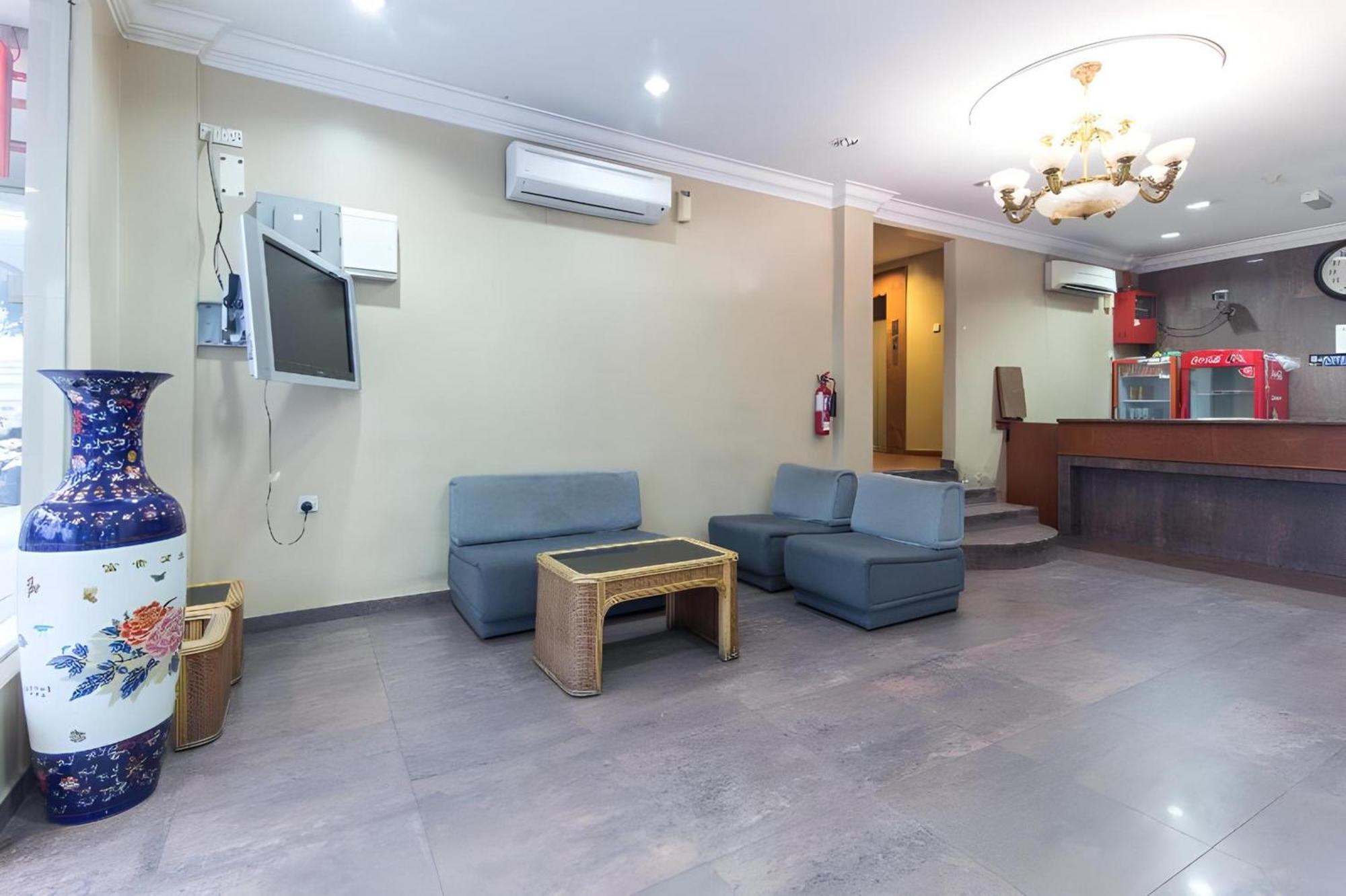 OYO 447 Comfort Hotel Meru Klang Eksteriør bilde