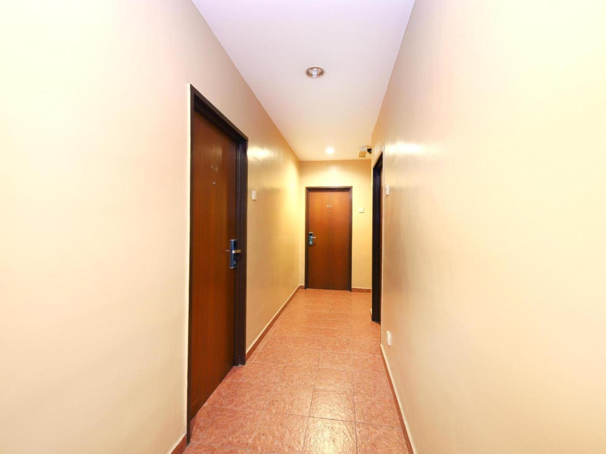 OYO 447 Comfort Hotel Meru Klang Eksteriør bilde