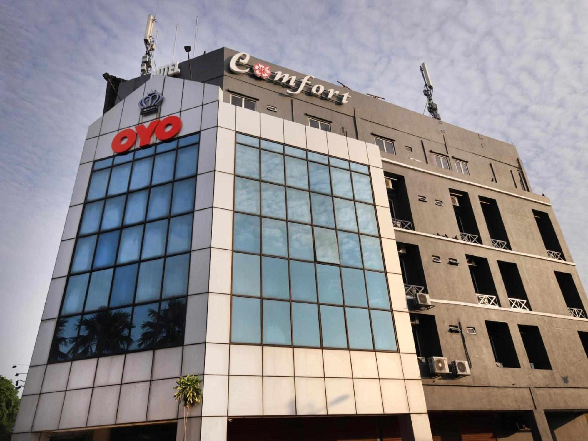 OYO 447 Comfort Hotel Meru Klang Eksteriør bilde